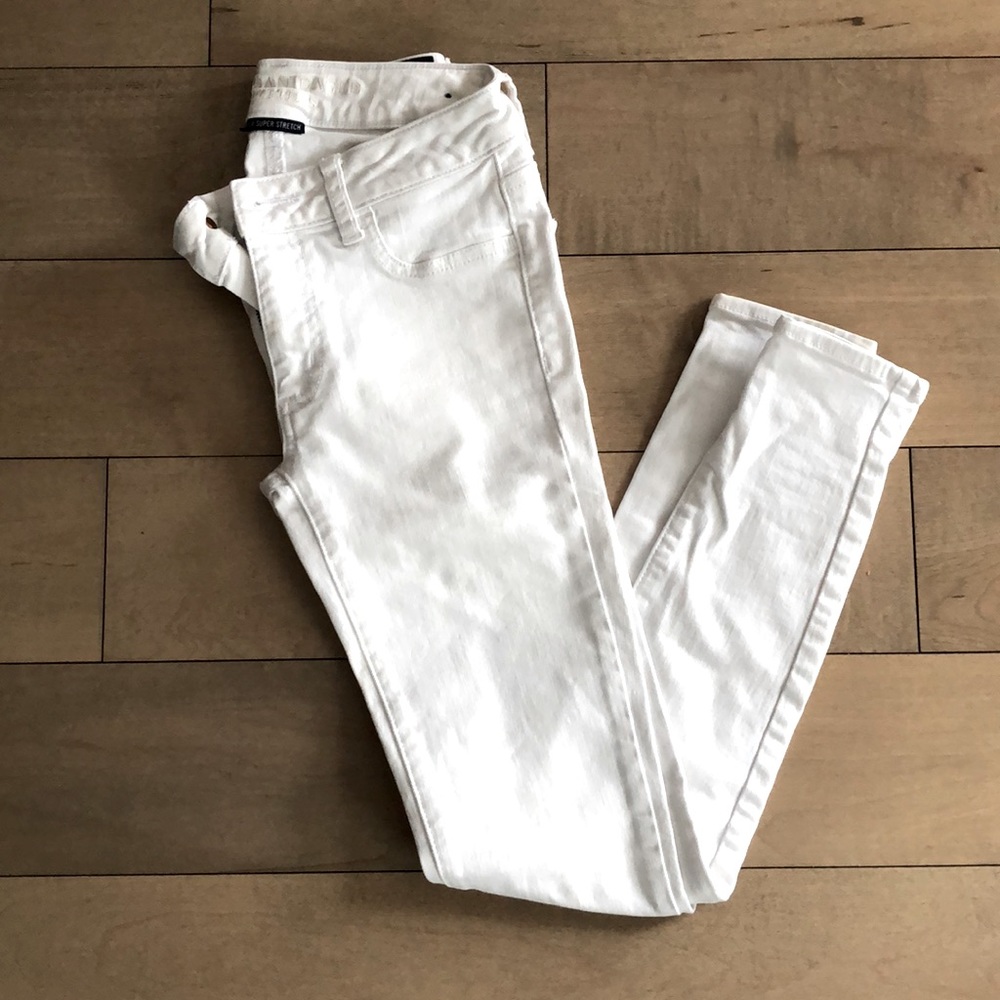 Whit American Eagle skinny jeans